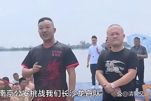 慷慨且富有！让球员无法直视的利兹联女记者